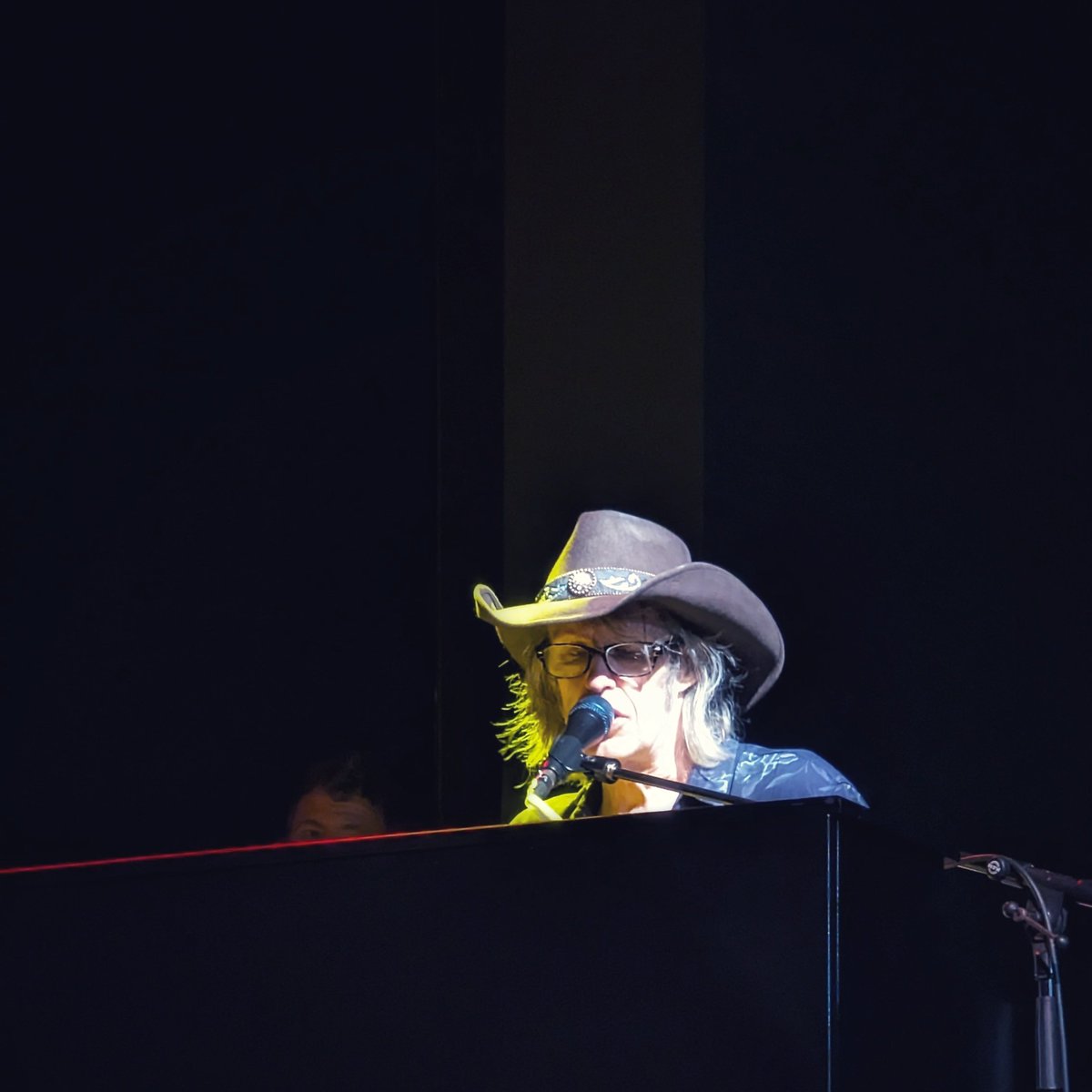 Thoroughly enjoyed <a href="/WaterboysMusic/">Waterboys HQ</a> <a href="/MickPuck/">Mike Scott</a> at Bexhill last night. Probably my 9th time since the mid eighties.
Gorgeous arrangement of This is the Sea, great new song, It Was Over, and nice gender updating of God in Glastonbury Song. Almost made up for the keytar...