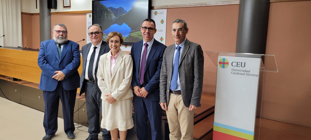 Hoy en la jornada EL DISEÑO CONSTITUCIONAL DE LAS LIBERTADES EDUCATIVAS. <a href="/uchceu/">Universidad CEU UCH</a>
Vicenta Rodríguez <a href="/ecatolicas/">Escuelas Católicas</a> ha participado junto   a <a href="/lcentenoc/">luis centeno</a>  <a href="/MiguelAngelCoe3/">Miguel Angel Coello</a> <a href="/VICENTEMORRO/">Vicente Morro López</a>  y Remigio Beneyto entre otros <a href="/ecatolicas/">Escuelas Católicas</a> <a href="/DFSVM/">Colegios Diocesanos</a> <a href="/FCAPA_Valencia/">FCAPA Valencia</a>