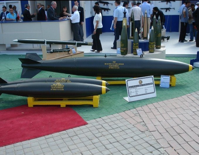 iraninarabic_ir's tweet photo. كتبت صحيفة وول ستريت جورنال 
أن إسرائيل ضربت المستشفى في غزة بقنبلة MK-84 التي قدمتها الولايات المتحدة لإسرائيل.

ملاحظة: القنبلة مارك 84 هي قنبلة أمريكية الصنع. وهي الأكبر في سلسلة Mark 80. تعتبر مباني العدو الكبيرة والمصانع ومراكز الطاقة والجسور والملاجئ تحت الأرض وحظائر الطائرات هي الأهداف الرئيسية.