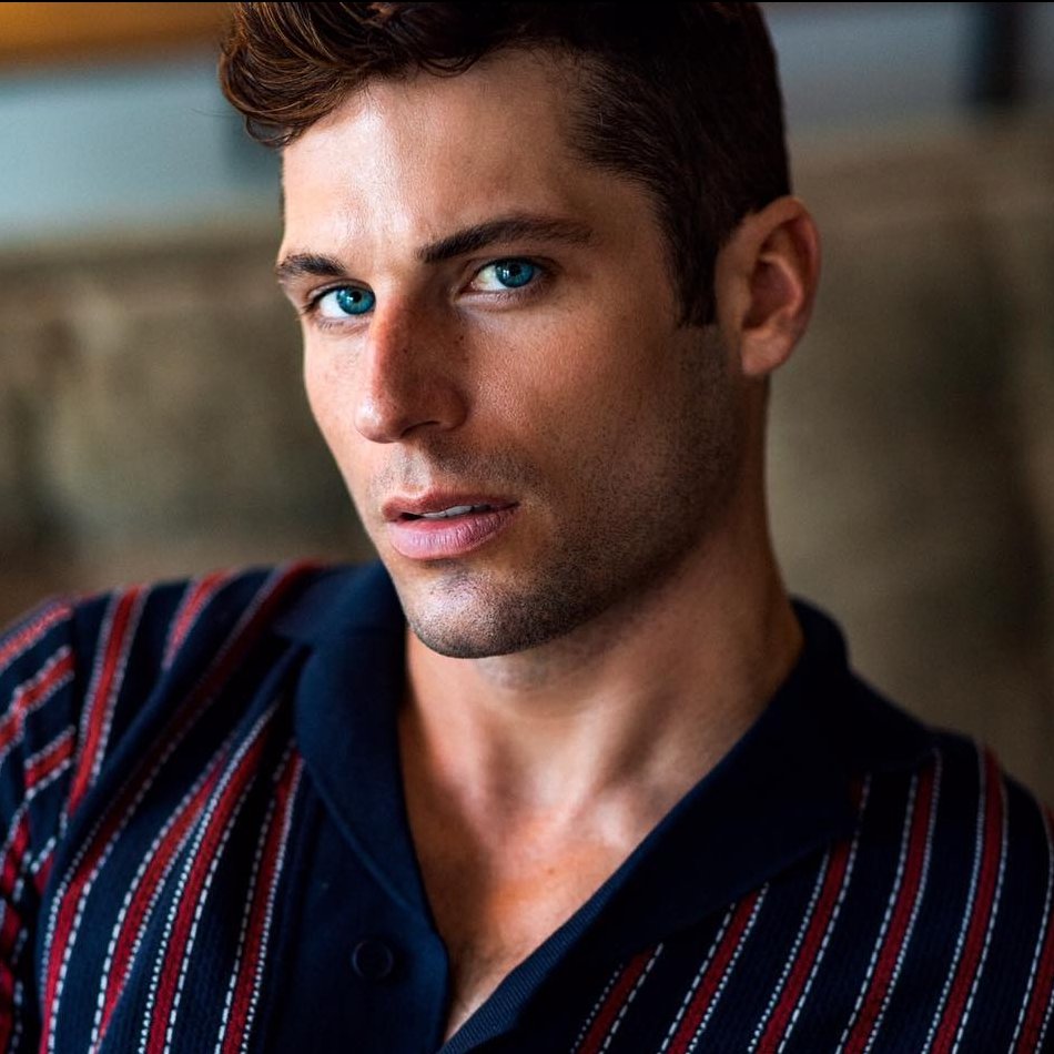 johnnycagemyman's tweet photo. How can face models look similar and beautiful as the characters at the same time?! Damn! #noahfleder #colinryan #JohnnyCage #KenshiTakahashi https://t.co/ekD9IuhWB3