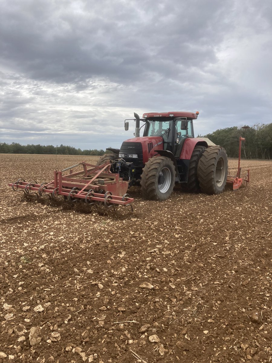 OlivierCOSTE2's tweet photo. La #Météo @meteo_89 annonce de la ☔️🌧️ dès cette après-midi et pour les prochains jours #FrAgTw.
Pour le moment @BONNIN1402,le ciel est couvert sur les plateaux de l’Yonne et une #Agriculture de la #Bourgogne
finira à temps ses #Semis2023,avec une #Avoine d’hiver comme #Céréale. https://t.co/GkMUrl7bUc