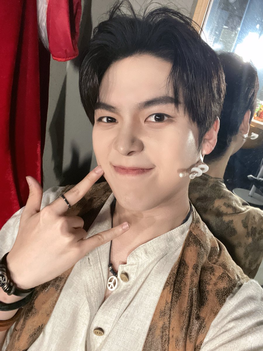 by_verivery's tweet photo. [#연호]

수고했어 오늘도🤘

#여노 #베러 #베리베리 #위윌락유 #💟 https://t.co/XdPAWUQ4I8