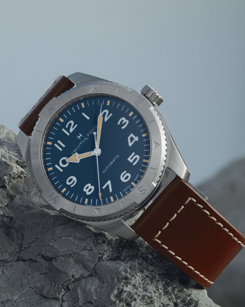 hamiltonwatch's tweet image. Available in four versions of each case size, the new Khaki Field Expedition is fitted with the choice of a leather strap or a stainless steel bracelet: ms.spr.ly/60189vrDj

#hamiltonwatch #stepoutside #expedition #new #adventureawaits