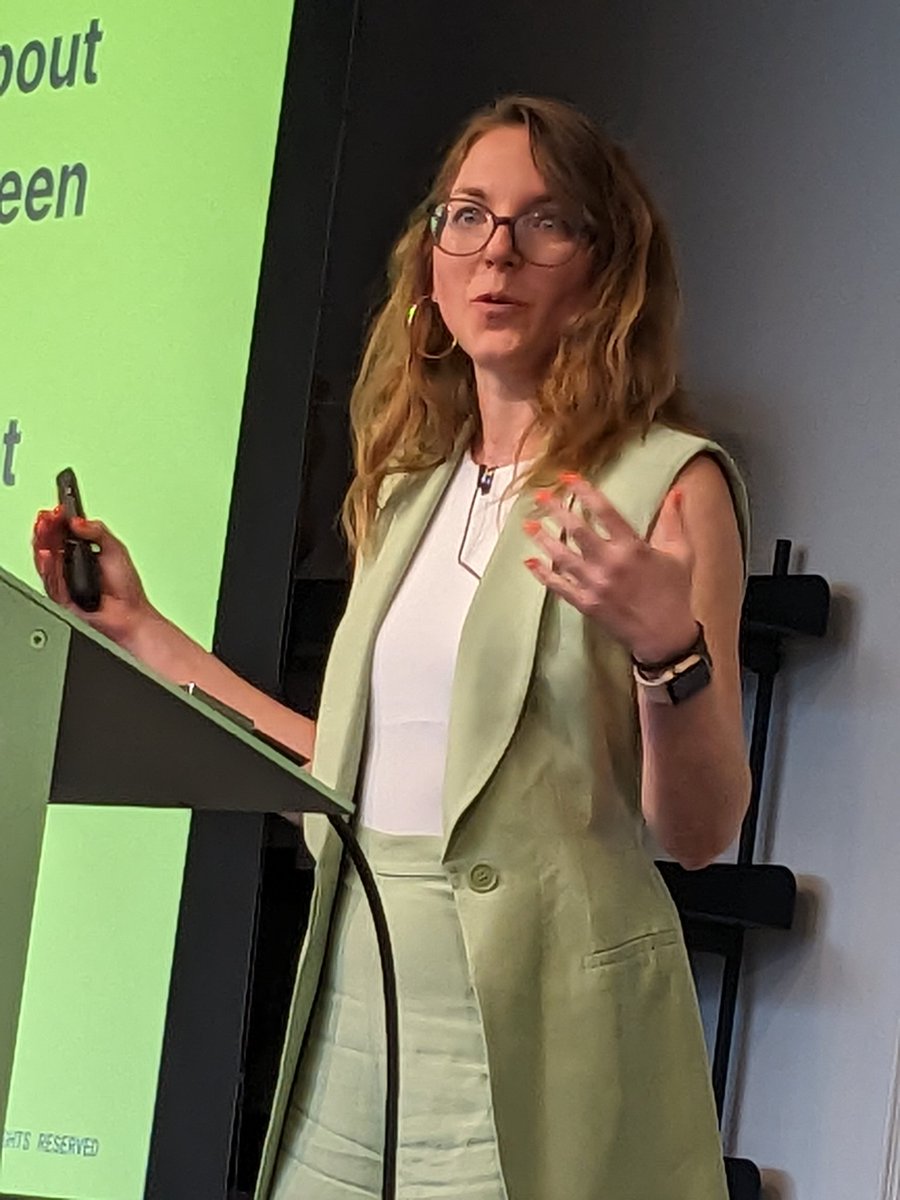 ColleenMBrady's tweet image. .@ale_sannazzaro and @SearchH1storian speaking at #WebflowConf London