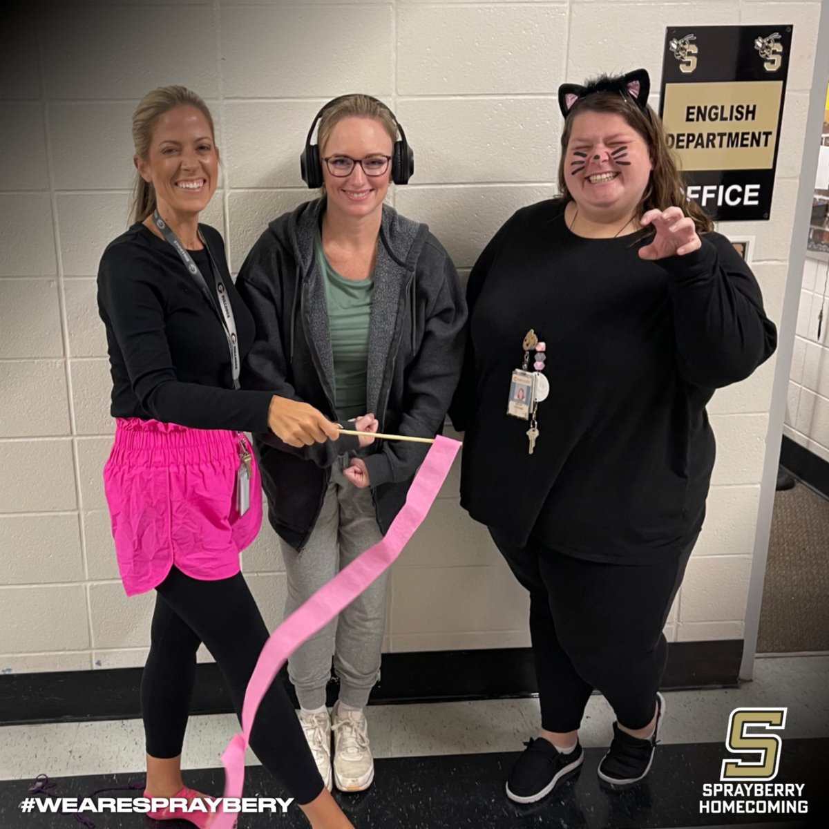 SprayberryHigh's tweet photo. Acrobat, Gym Rat, Black Cat 🖤 💛 🐝
#RhymeWithoutReason
#shspositiveposting #wearesprayberry https://t.co/ZjUFhBEPwW