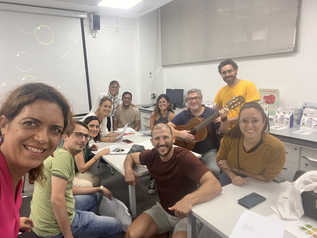 Algo se está cociendo en <a href="/fafarsevilla/">Facultad Farmacia US</a> #sainete2023🤗🤗🤗