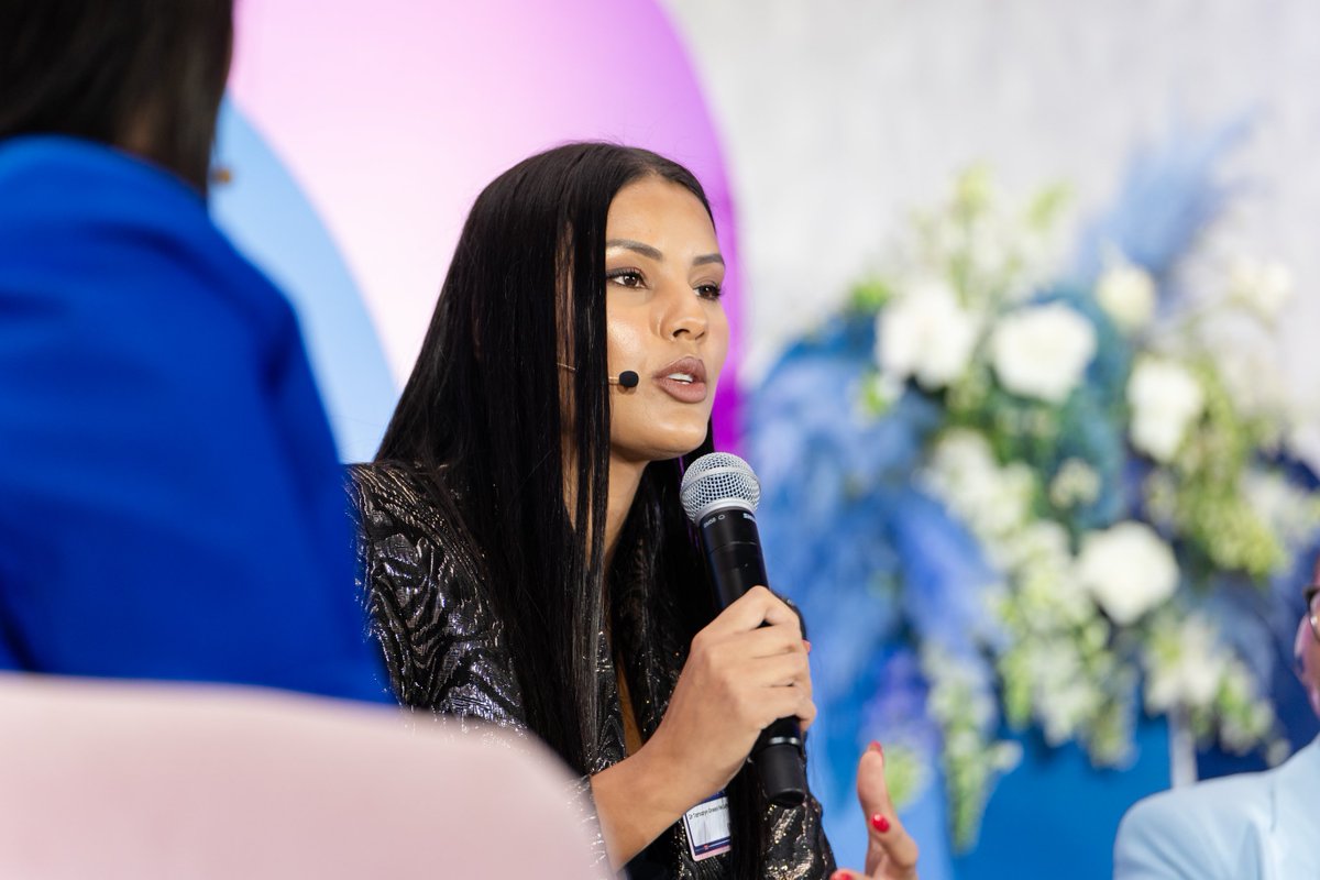 SB_BusinessZA's tweet photo. Dr. @TamarynGreen, Medical Doctor, Miss South Africa 2018, touches on how critical youth development is.💙

"Different sectors need to get involved in order to support talents and provide opportunities." 

What are your thoughts? #SBTopWomen #RiseAboveTheNoise #WeRunBusiness https://t.co/Q6986CJSCF