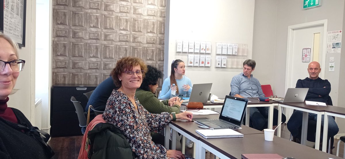 CraSayago's tweet photo. Compartiendo experiencias! Formación Dublín @ErasmusPlus_pro https://t.co/Xohja1m8YW