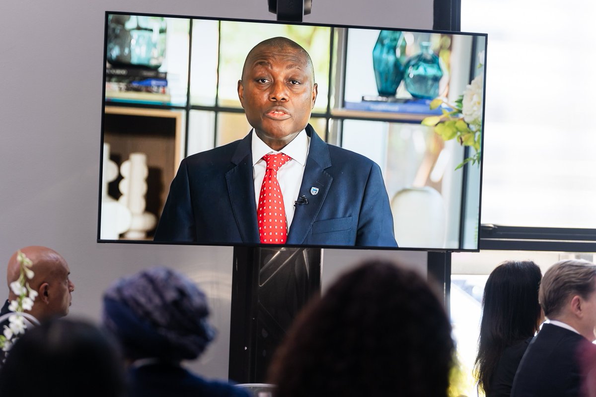 SBTopWomen's tweet photo. In case you missed it, here's a snippet of this morning at Standard Bank Top Women Day 1💎

@SB_BusinessZA @Topco_Media #RiseAboveTheNoise #SBTopWomen
#StandardBank #TopcoMedia https://t.co/5X2VRnP7ry