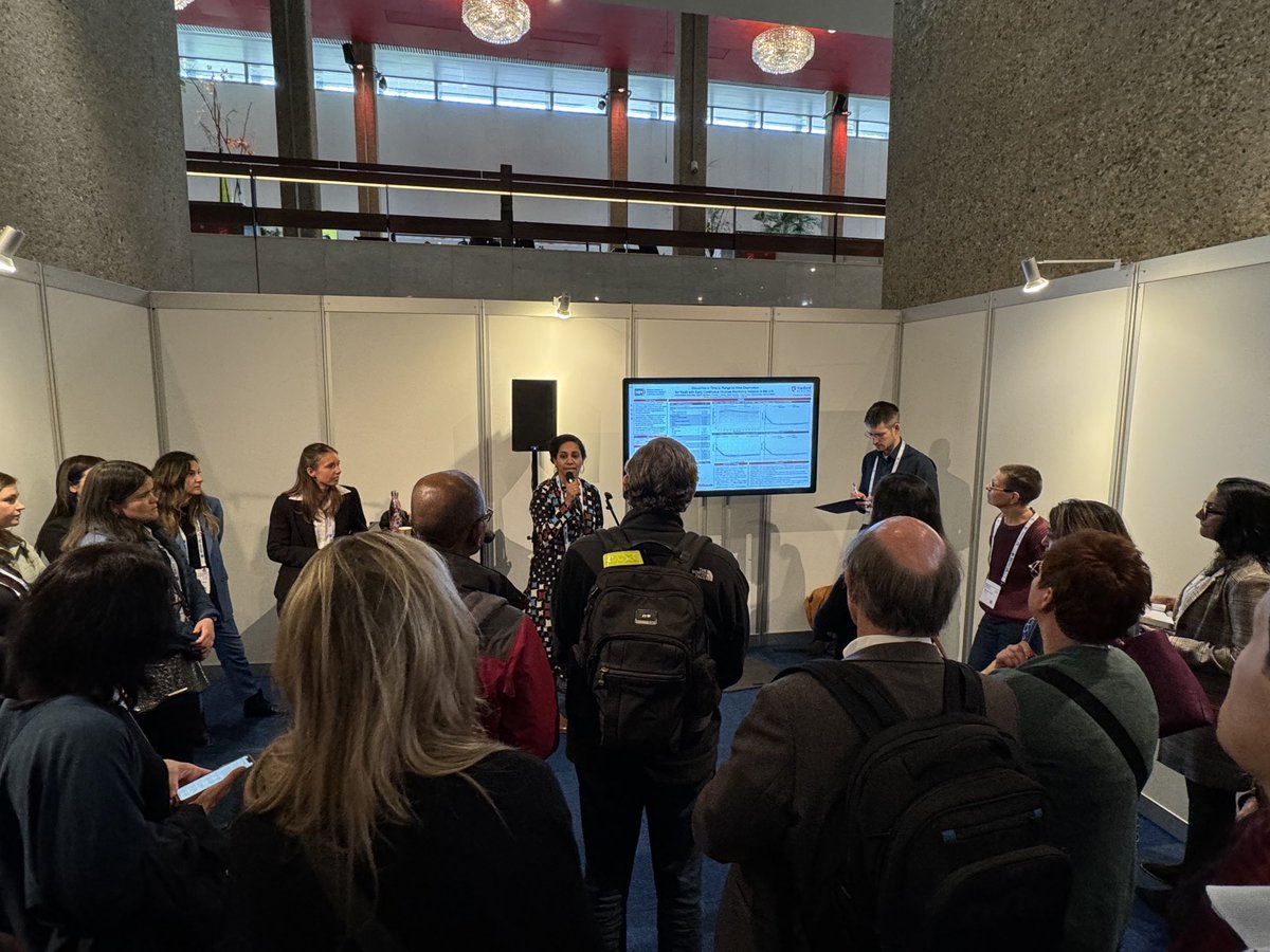 5Dess's tweet image. Packed poster session for ⁦@DrAAddala⁩ 🙌🏼 Presenting important work on disparities in TIR by area deprivation for youth with #T1D. ⁦@ispad_org⁩ ⁦@StanfordPedEndo⁩ #ISPAD2023