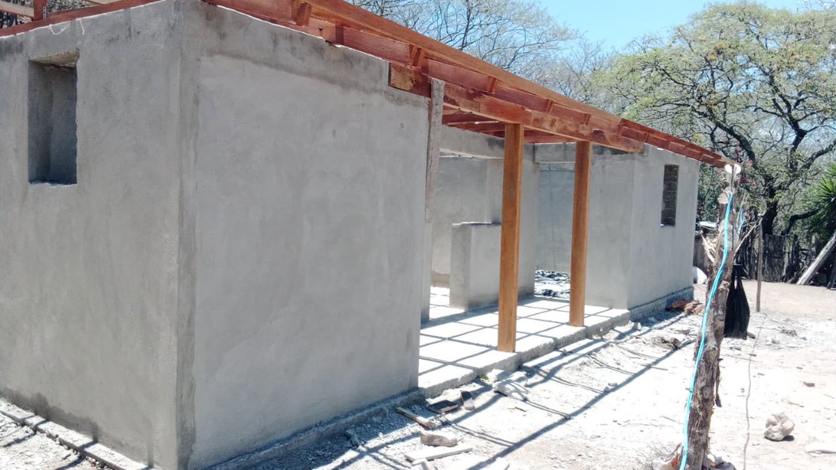 ViviendaEc's tweet image. ¡Vivienda saludable para erradicar la Enfermedad de Chagas!

En coordinación con la @Vice_Ec, la @PUCE_Ecuador y CISeAL, en Calvas (Loja), se ejecutan viviendas gratuitas, lo que permite reducir el riesgo de infección de este mal potencialmente mortal.
#NuestroTrabajoContinúa