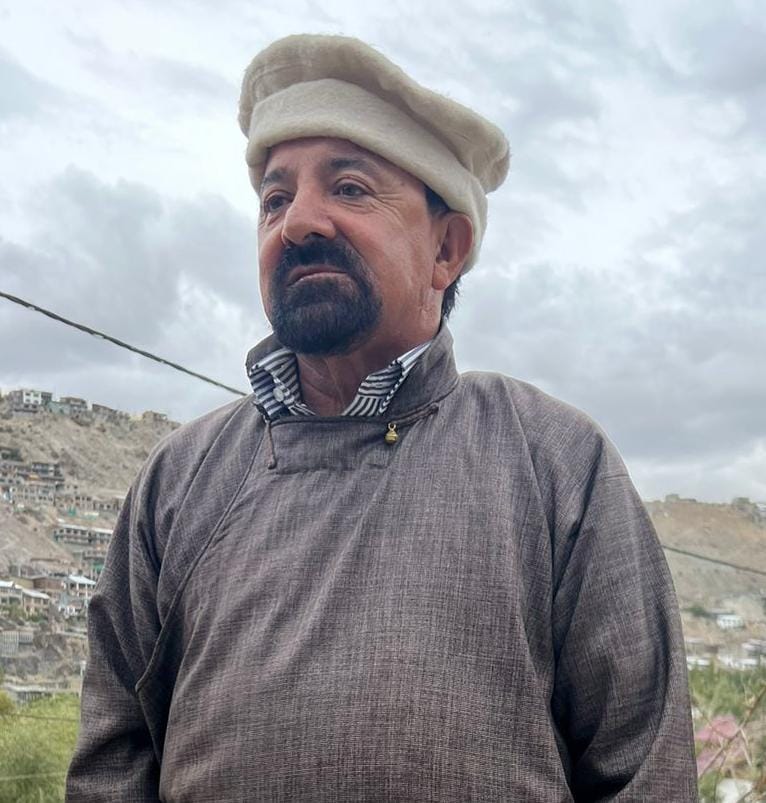 Dr Jaffar Akhone Became the CEC for the 5th <a href="/LAHDC_Kgl/">LAHDC Kargil</a>
<a href="/INCIndia/">Congress</a> <a href="/JKNC_/">JKNC</a> Collation Forms the 5th LAHDC Kargil with equal sharing of seats
Dr Jaffar Akhone Joined the Office soon after the Meeting as he was taken to the LAHDC Secretariat Kurbathang in the form of a rally.