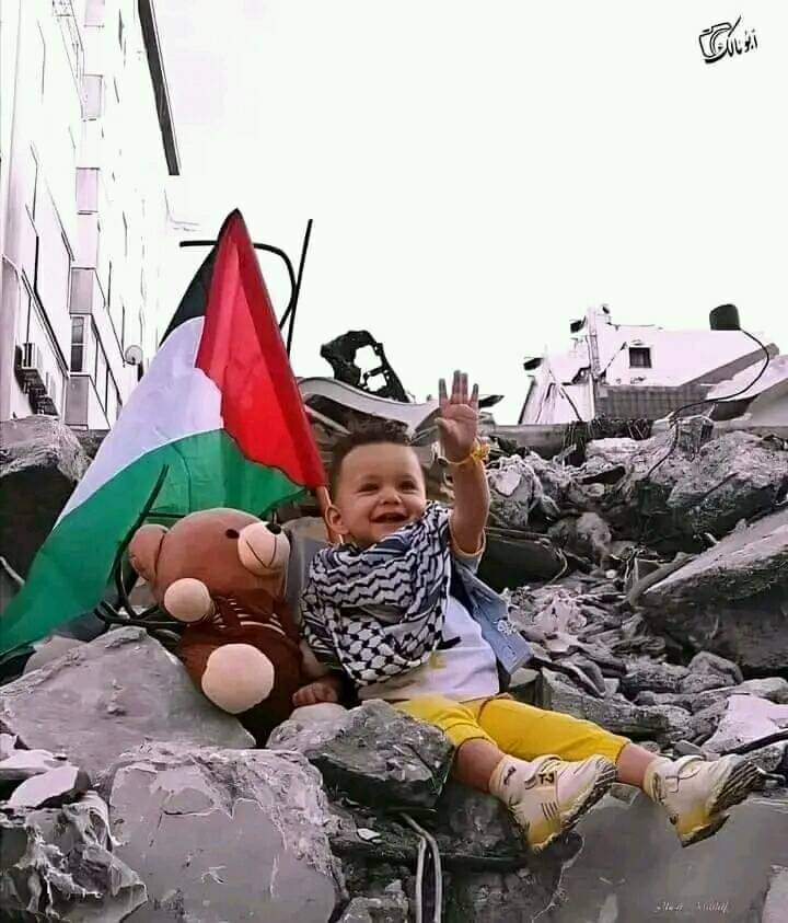 madhsyn10's tweet photo. هذه الطفل يحكي كيف اصبحت الشعوب العربية  تحت الركام https://t.co/bH2s3sLuox