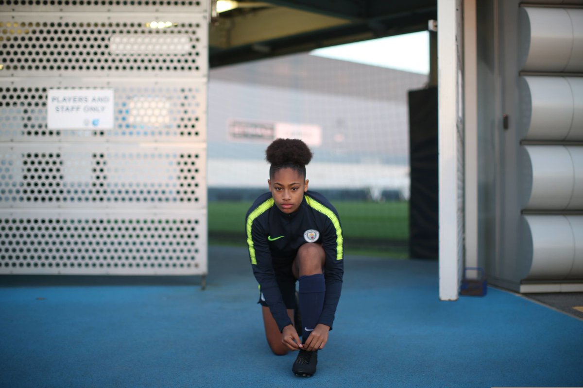 Look who has just been called up to play for England? Read all about our former student and Man City goalie Khiara Keating here bit.ly/402swo9. Well done Khiara, we're so proud of you. 👏👏👏