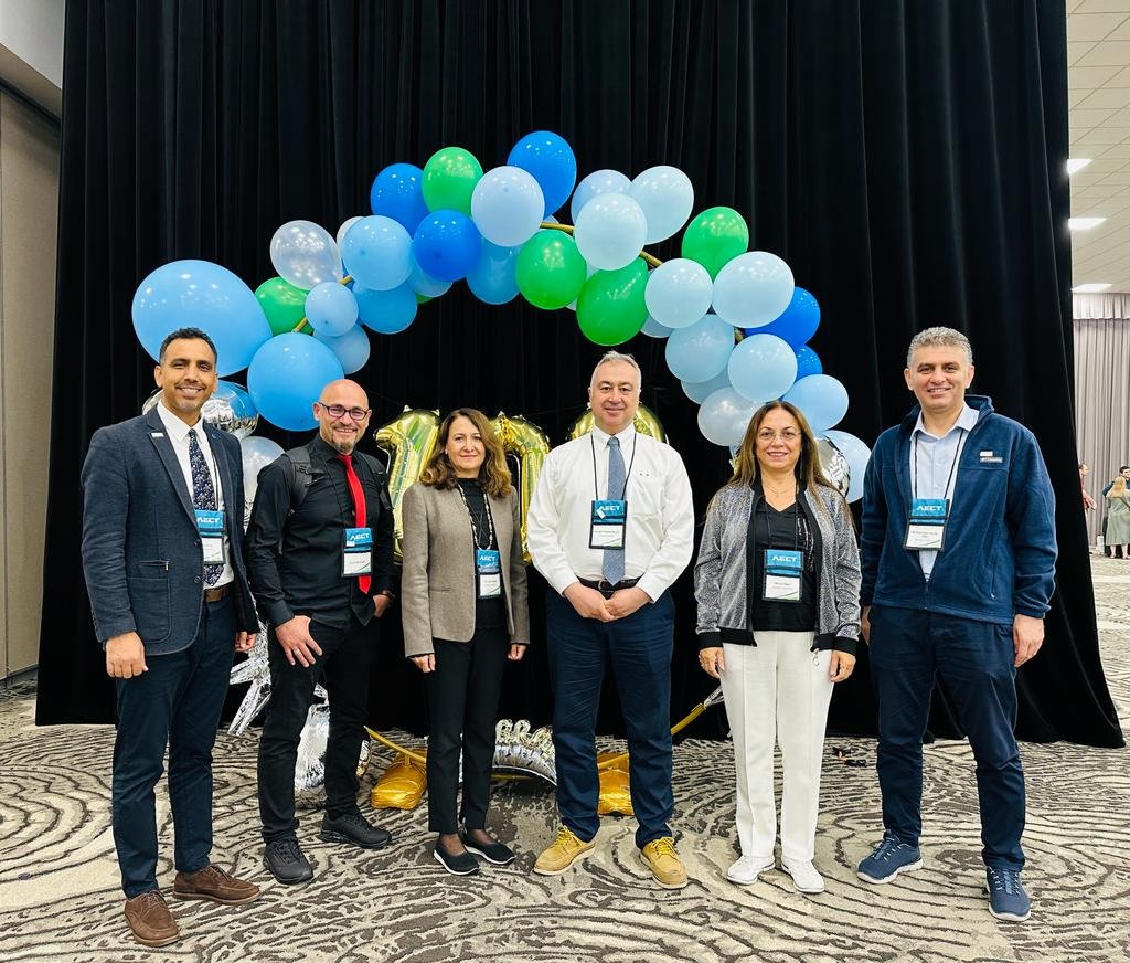 The <a href="/Anadolu_Univ/">Anadolu Üniversitesi</a> team successfully did their presentations and now it is time to enjoy the #AECT23 conference 😎#AECT100
w/ <a href="/hasanxucar/">Hasan Ucar</a> <a href="/skocdar/">serpil kocdar</a> <a href="/mrokur/">M.Recep Okur</a> <a href="/chaydin/">Cengiz Hakan AYDIN</a> -<a href="/AECT/">✵ AECT ✵</a>