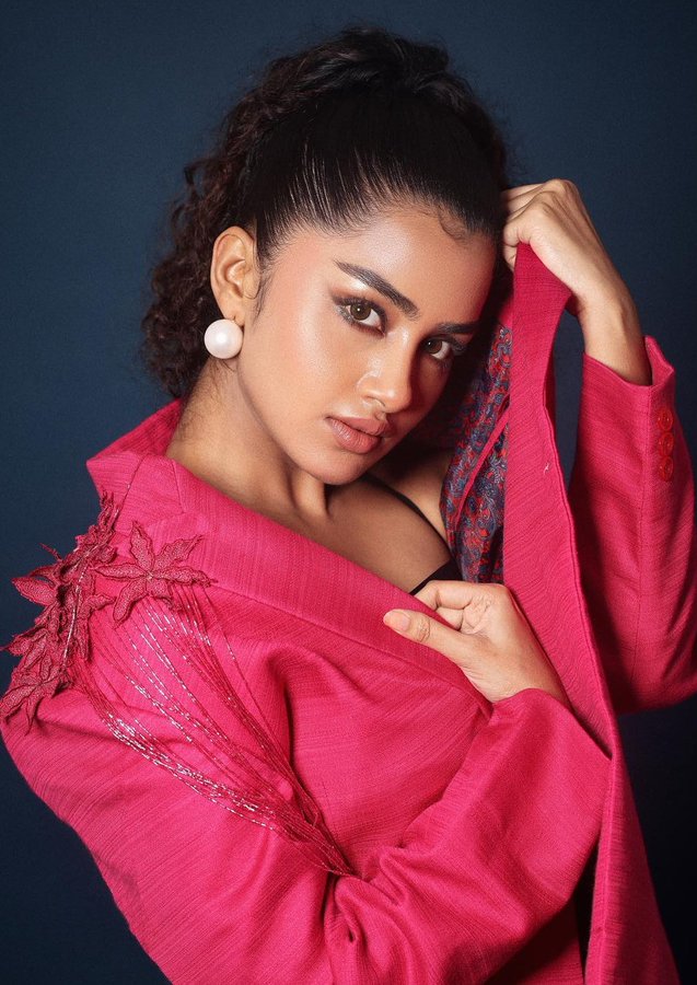 F8u_CxMWYAAMyzs?format=jpg&name=900x900