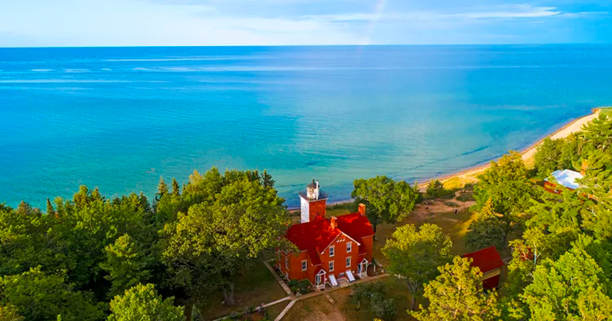 PureMichigan's tweet image. Rogers City is a one-way ticket to relaxation, with water &quot;as blue as the Caribbean.&quot; 

Read more from @TravelLeisure: puremi.ch/46PbtrS #KeepFallFresh #FallFilter