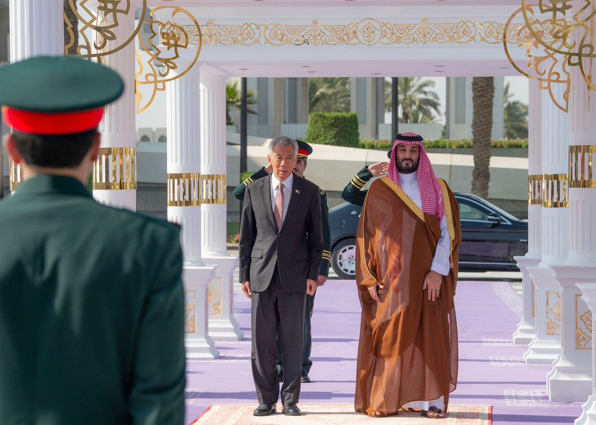 SaudiNews50's tweet photo. عاجل:

ولي العهد يستقبل في قصر اليمامة بالرياض، دولة رئيس وزراء جمهورية سنغافورة، ويقيم مراسم استقبال رسمية لدولته.

- https://t.co/fB3LbVZ6Ap