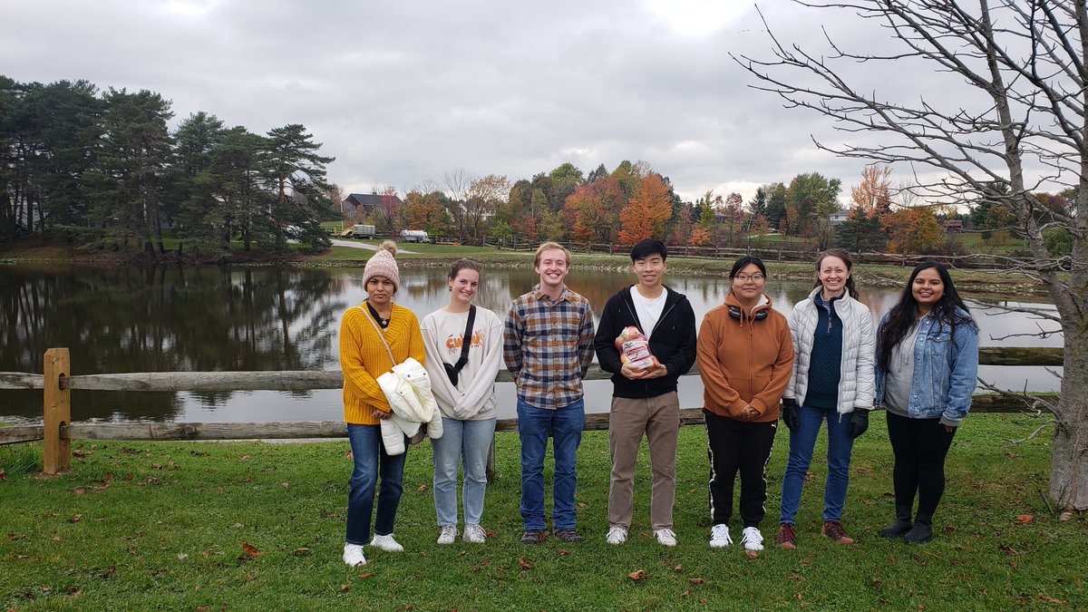 The Renner Lab was out enjoying the fall season yesterday! Apples were picked, a corn maze was conquered, and fun was had. Wishing you all a wonderful October🍎🌽🍂😁 #CWRU