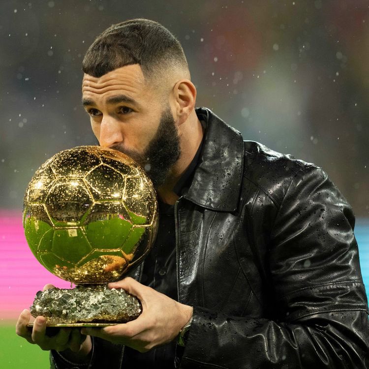 نحنُ نمنحك الجنسية

#westandwithkarimBenzema