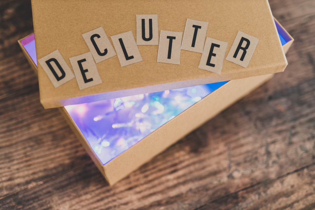 From our blog: "The obvious clutter is physical clutter and being burdened by the sheer presence of too many things." Read more of "Decluttering: Releasing Excess Baggage" here: breathingspacesfc.com/2023/10/declut…

#breathingspaces #clutter #declutter #decluttering #GailBraverman