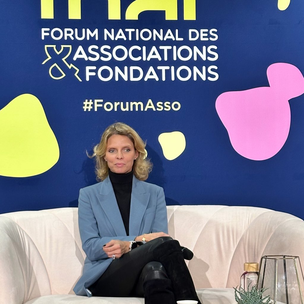🎤 Sylvie Tellier (@SylvieTellier) Présidente de LES BONNES FEES (@lesbonnesfees) est sur notre main stage pour nous parler de son engagement associatif ! #ForumAsso