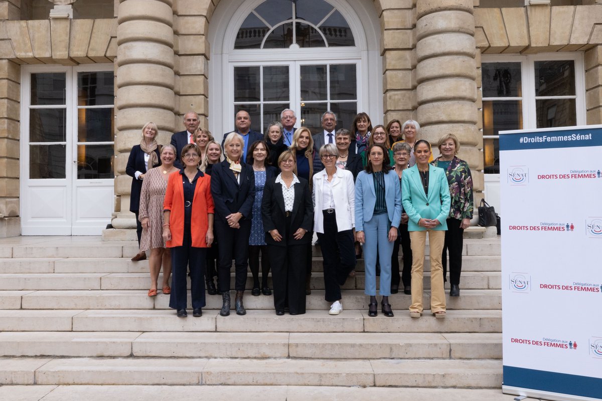 LeHouerouA's tweet photo. Première réunion de la Délégation #DroitsFemmesSenat, très heureuse d'être élue secrétaire.
Avec mes collègues @senateursPS @MP_Monier @laurossignol @adel_ziane @husseinbourgi, nous nous engageons à mener de nombreux combats pour l'émancipation et l'égalité femmes-hommes. https://t.co/MVUrztbUTM