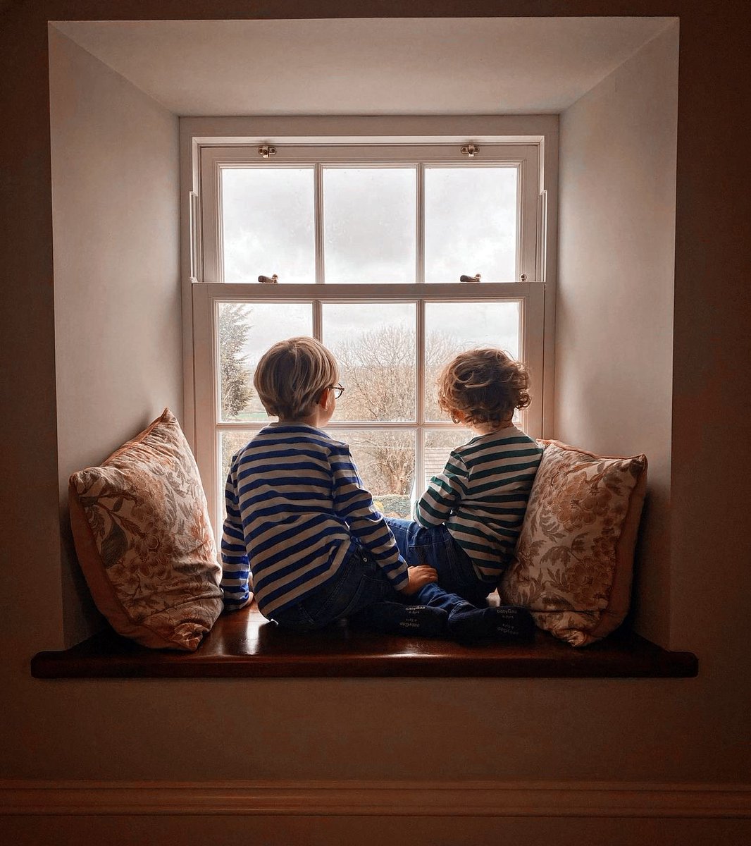 _RoseCollection's tweet image. #RoseCollection sash windows - Autumn edition 🎃🧡🍂

With multi chambered profiles and quality double glazing the Rose Collection sash windows lock in the heat whilst preventing the ingress of cold air - making your home energy efficient and keeping it cosy.