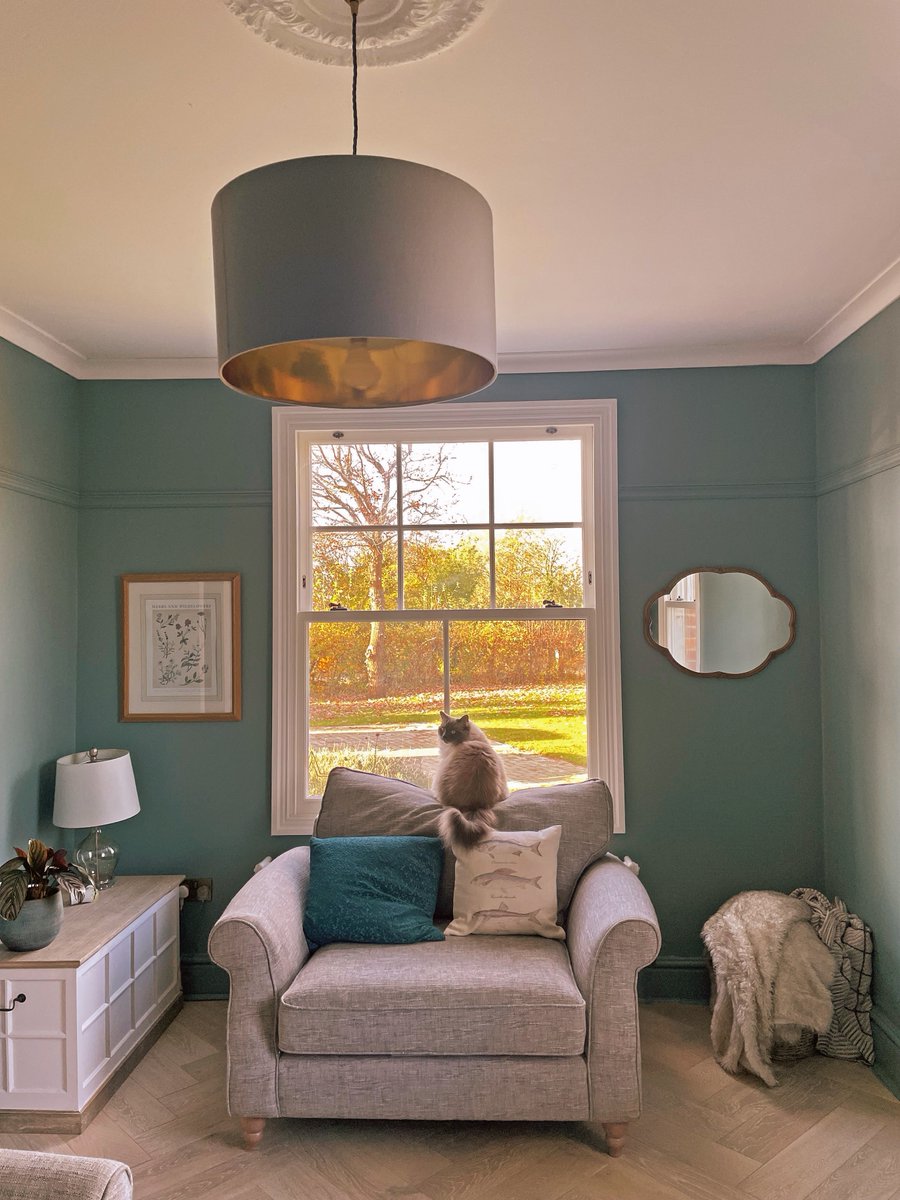 _RoseCollection's tweet image. #RoseCollection sash windows - Autumn edition 🎃🧡🍂

With multi chambered profiles and quality double glazing the Rose Collection sash windows lock in the heat whilst preventing the ingress of cold air - making your home energy efficient and keeping it cosy.