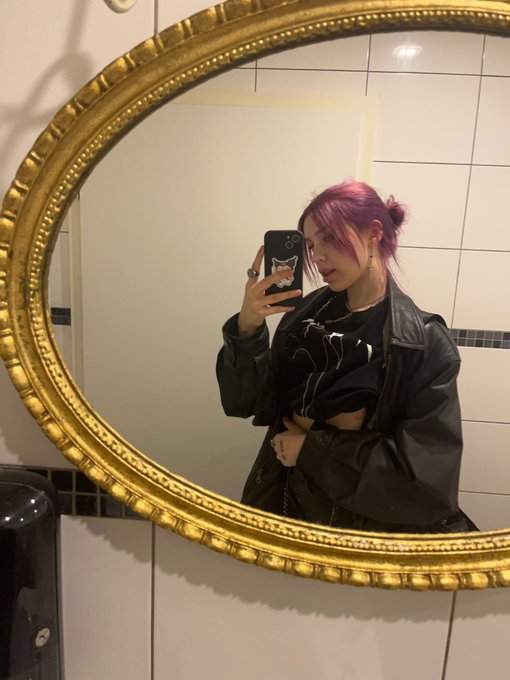 teasing on my travels https://t.co/q1YcdWUxBc