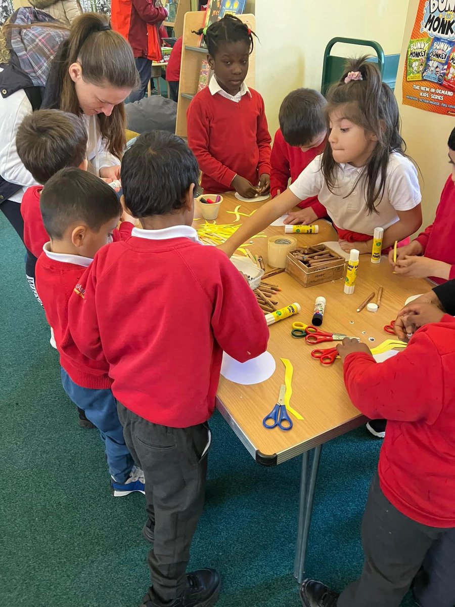 AyresomePrimary's tweet photo. Y1LF had an amazing trip to the library where they took part in a treasure hunt, read and chose books from the shelves. Lots of children signed up for a library card too so they can visit again to choose some books #BoroReads #LibrariesAreForEveryone @BoroLibraries @AdAstraTrust https://t.co/Pn4I80nVt5