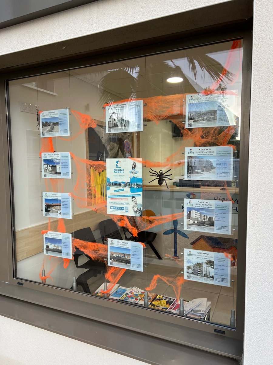 HabitatAudois's tweet photo. #AlloWeen ? #IciTrouille ! 🎃
... 😅
Tout ça pour dire que notre Agence territoriale Est de #Narbonne se met aux couleurs d'Halloween pour vous recevoir en ce mois d'octobre ! 👻💀🦇🕷️😱 https://t.co/3D9fhXP3c1