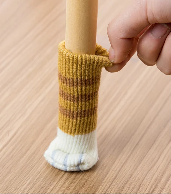 lavieestbelIe's tweet photo. Cat table socks https://t.co/czE7mYNm3J