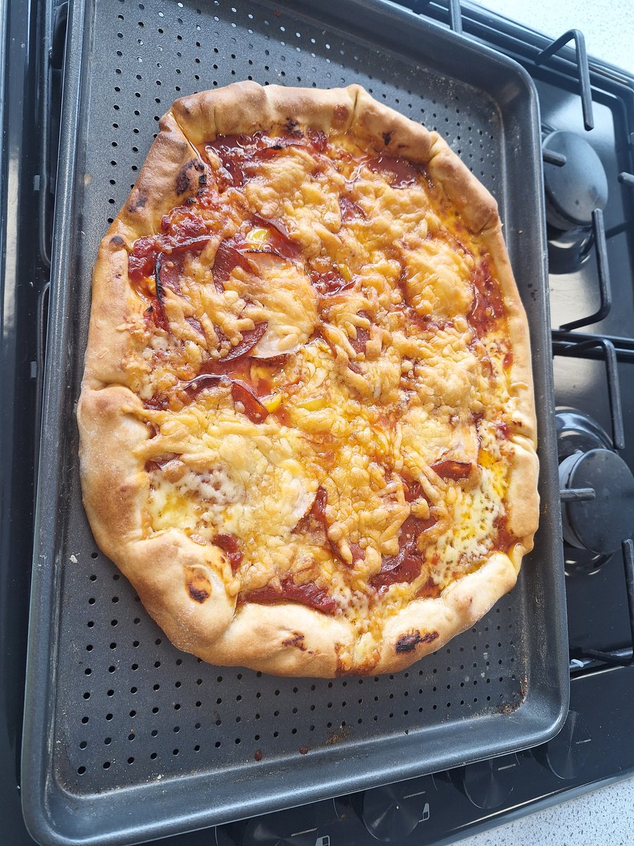 SandhighFood's tweet photo. Enrichment Wednesday part 1. We've learnt how to make our own pizzas with a range of ingredients, many of them leftovers. Well done everyone they look great. @SandbachCollege @SandhighDT @SandbachHigh https://t.co/jLKsABYDDz