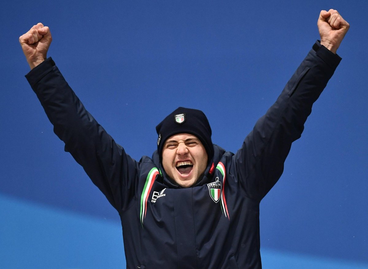 Coninews's tweet image. Ai Giochi Olimpici ha conquistato tre medaglie di bronzo nel biathlon, due nella staffetta mista e una nella sprint tra #Sochi2014 e #PyeongChang2018!!! 💙👏

Buon compleanno a Dominik Windisch! 🎂

#6novembre #HappyBday @Fisiofficial