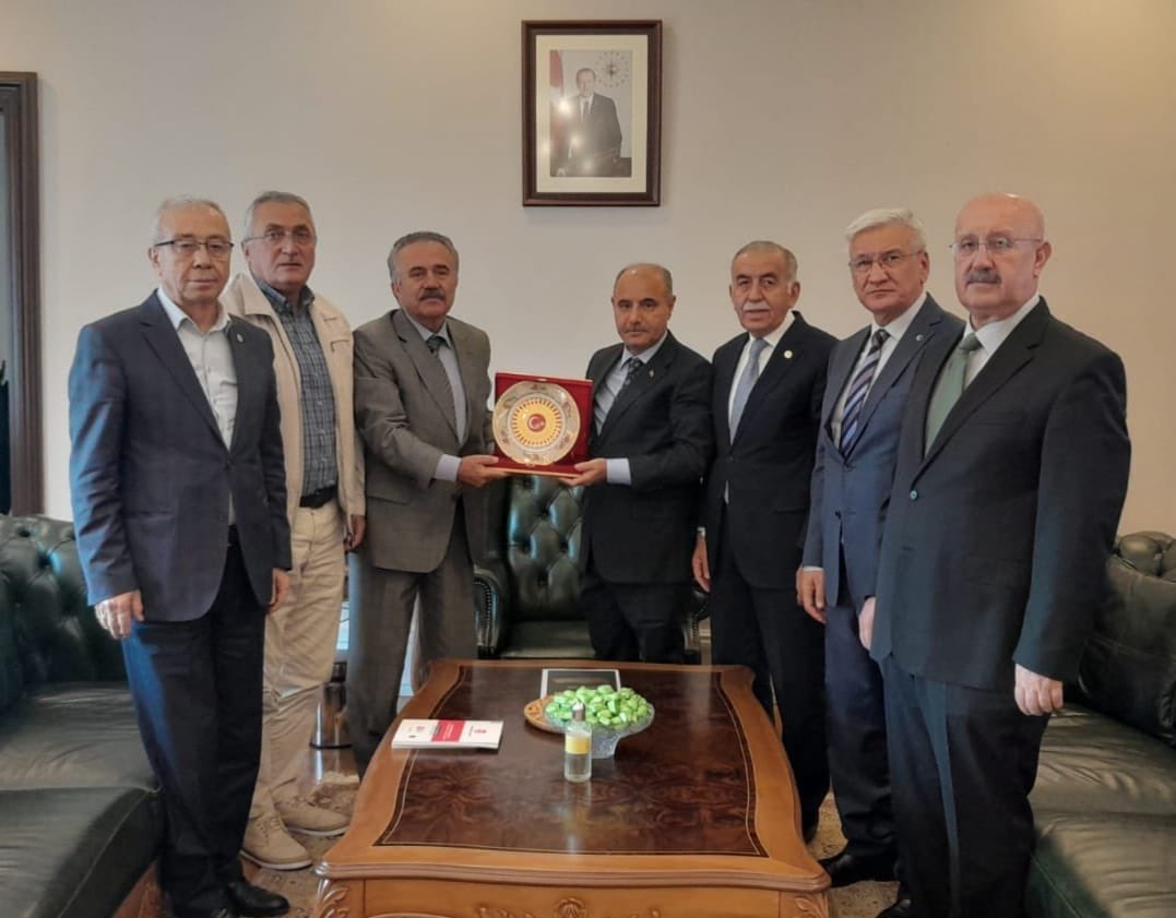 İÇİŞLERİ BAKAN YARDIMCISI SAYIN MEHMET AKTAŞ’I MAKAMINDA ZİYARET EDEREK HAYIRLI OLSUN DİLEKLERİMİZİ İLETTİK AYRICA BELEDİYE BAŞKANLARININ ÖZLÜK HAKLARI YEŞİL PASAPORT VE İLÇE BELEDİYE BAŞKANLARININ VİP GEÇİŞLERİ KONULARINI İLETTİK SICAK YAKLAŞIMLARINDAN DOLAYI TEŞEKKÜR EDERİZ.