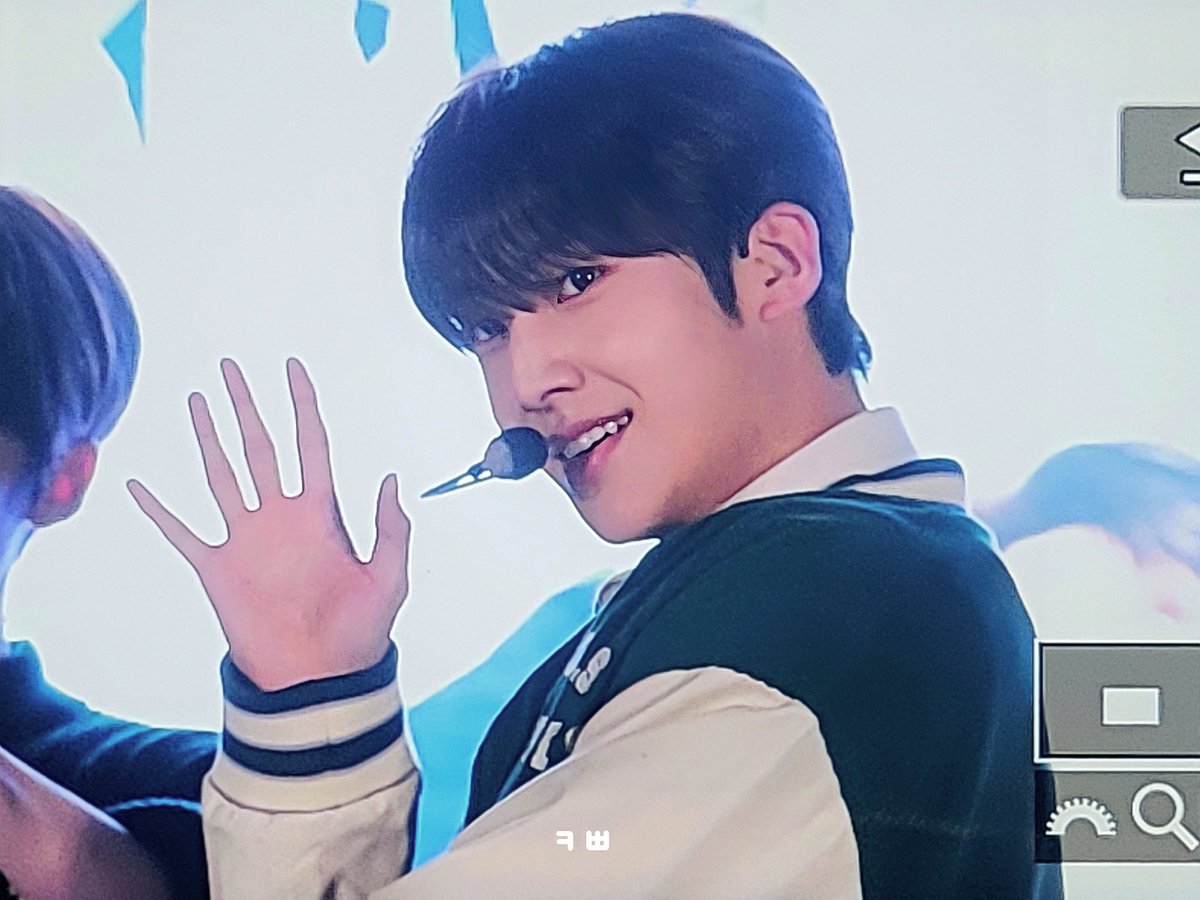 231018 강남 버스킹✨️

은상님 오늘 폼 미쳤다,,,🫡✨️

-
#유나이트 #이은상  #은상 #EUNSANG