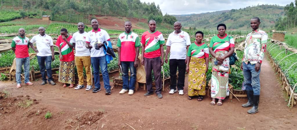 CnddFddButanyer's tweet photo. #Burundi 18/10/2023
Ubuserukizi bwa @CnddFdd muri komine #Kayanza nshasha,bwatanguye ibikorwa vyokugendera abagumyabanga bo mumazone ayigize.Unomunsi bakaba bagendey zon #Nkonge.Bakaba baciye Baja kuraba amatuta y'ibiti ariko ayorezwa ndets nicayi kumutumba #Nkonge
@R_Ndikuriyo https://t.co/f5iC5j881k