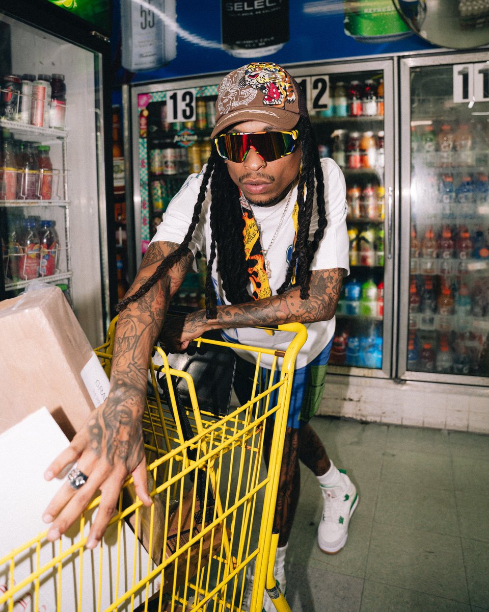 skinnymane999's tweet photo. CAUTIONWETFLOOR⚠️ https://t.co/X7Rn7mHPsD