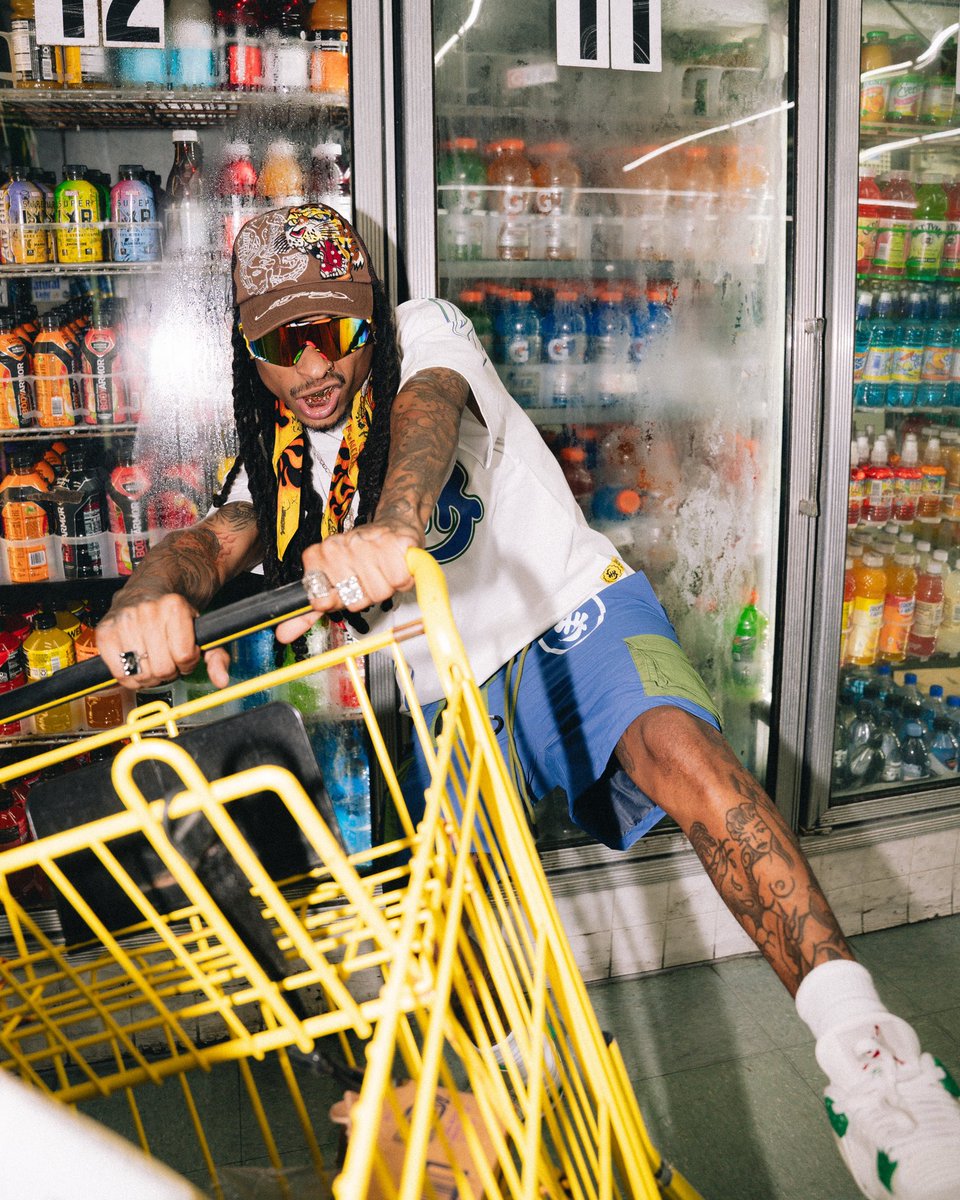 skinnymane999's tweet photo. CAUTIONWETFLOOR⚠️ https://t.co/X7Rn7mHPsD