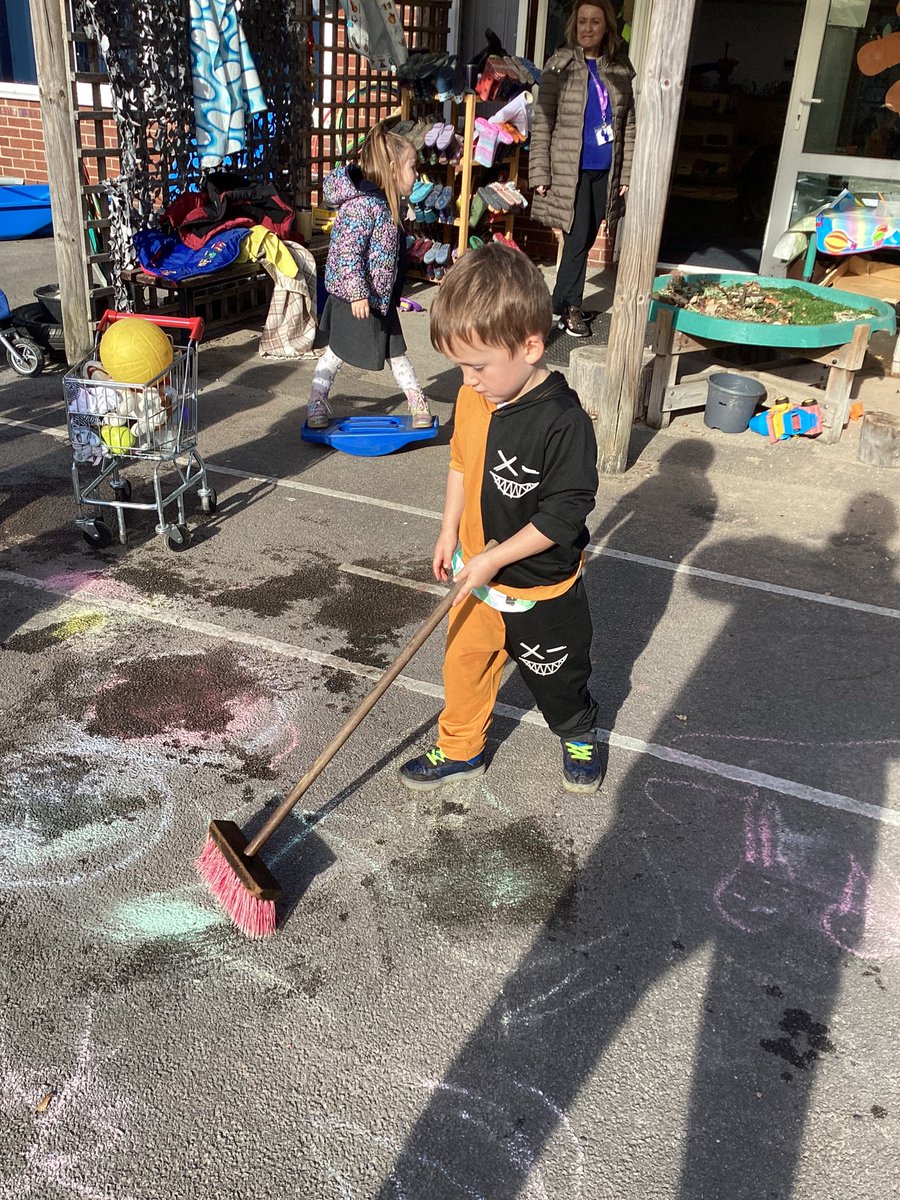 TadPrimaryAcad's tweet photo. Practising our gross motor skills by cleaning our chalk drawings with large brushes. Parents take note - they can clean when want to! #cleaning #grossmotorskills #earlyyears #TadcasterEYFS @eboractrust @AaronTeamEC https://t.co/BMlKVo12IM