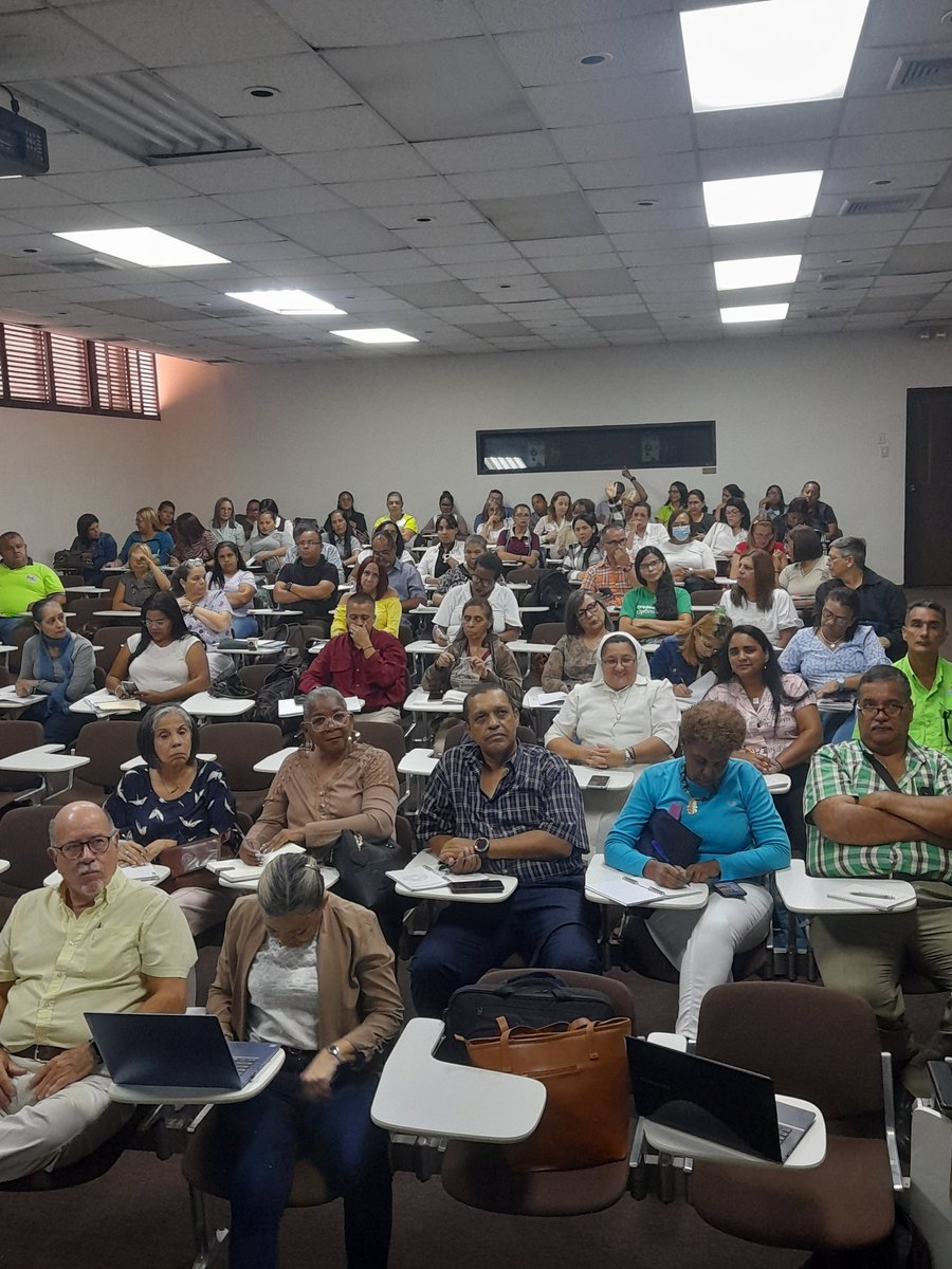 LeoJuegoAprendo's tweet photo. Nuevamente recibimos en la @unimet a los directores de las escuelas que implementan leo, juego y aprendo en sus aulas de 1ero y 2do grado. Fortalecemos el liderazgo pedagógico de cada uno de ellos en el desarrollo del programa.
¡Seguimos! en el 2do año de implementación. https://t.co/daLx2arRwS