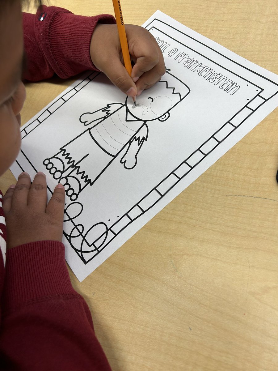 SLEMediaCenter's tweet photo. This week our 1st and 2nd graders read Trick or Treat Crankenstein and then we rolled dice to make our own!  @SLESeahawks https://t.co/y3a6D1ch8r