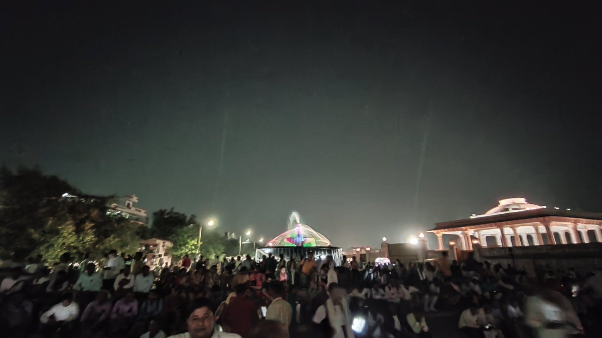 देर रात तक शिक्षामित्र साथियों का जमावड़ा लगा है ,जब तक सार्थक वार्ता नही होती है तब तक संघर्ष चलता रहेगा।