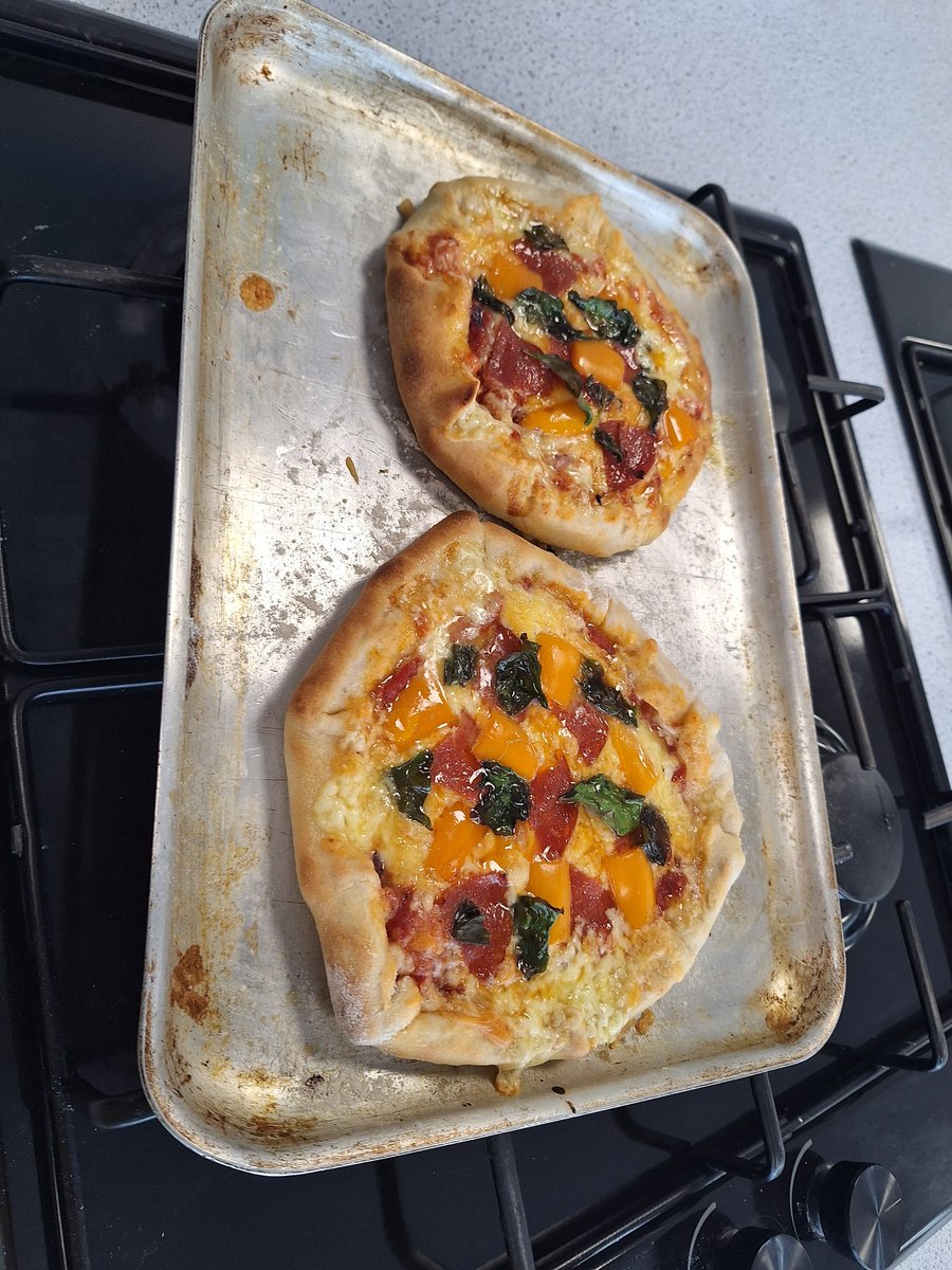 SandhighFood's tweet photo. Enrichment Wednesday more pizzas. @SandbachCollege @SandbachHigh @SandhighDT https://t.co/BLiUuAxB1k