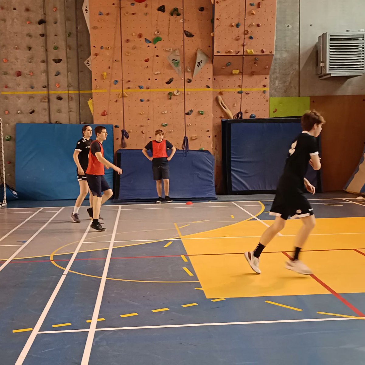 Handball à 4, première journée des olympiades des lycées