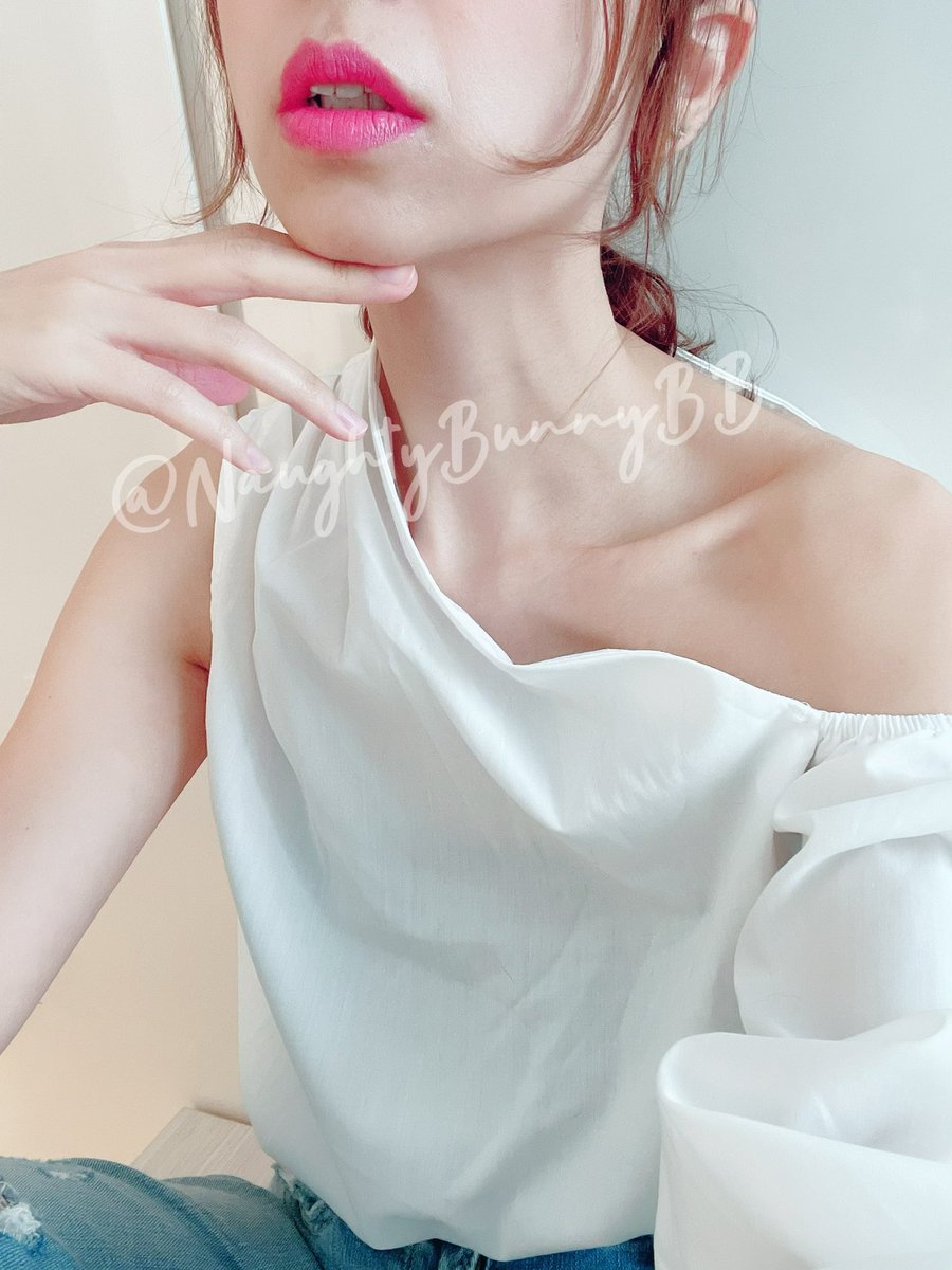 揾唔到人傾訴，反而好多人揾我做佢哋既樹㝫… … 😮‍💨 雖然有啲無助，但我好開心可以令其他人舒服啲甚至打開心結❤️ 

幾時先會揾到我個專屬樹窿（有智慧的）？！

#OL #走光 #長腿 #黑絲 #港女 #腿控 #淫女hk #任性 #性感 #鎖骨 #腳膠 #腳趾 #強制高潮