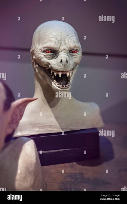 Hogwartssite's tweet photo. Por último, más imágenes del diseño original de Voldemort para Harry Potter y la Piedra Filosofal que aún se conserva en los estudios de Warner. https://t.co/XJcRDLOUZx