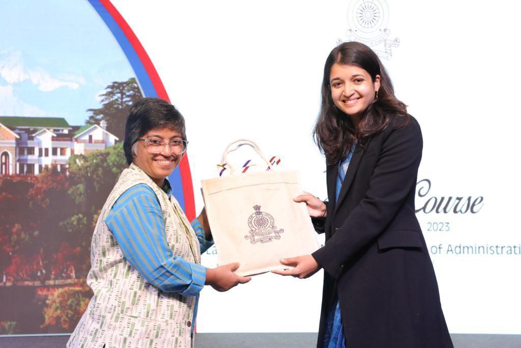 sunita_krishnan's tweet image. An absolute honor to address 560 fresh recruits of civil services ( IAS/IPS/IFS etc.) going through their #FoundationCourse at @LBSNAA_Official . It is my belief that  these officers represent what our future governance will look like and any investment of our time to sensitise…