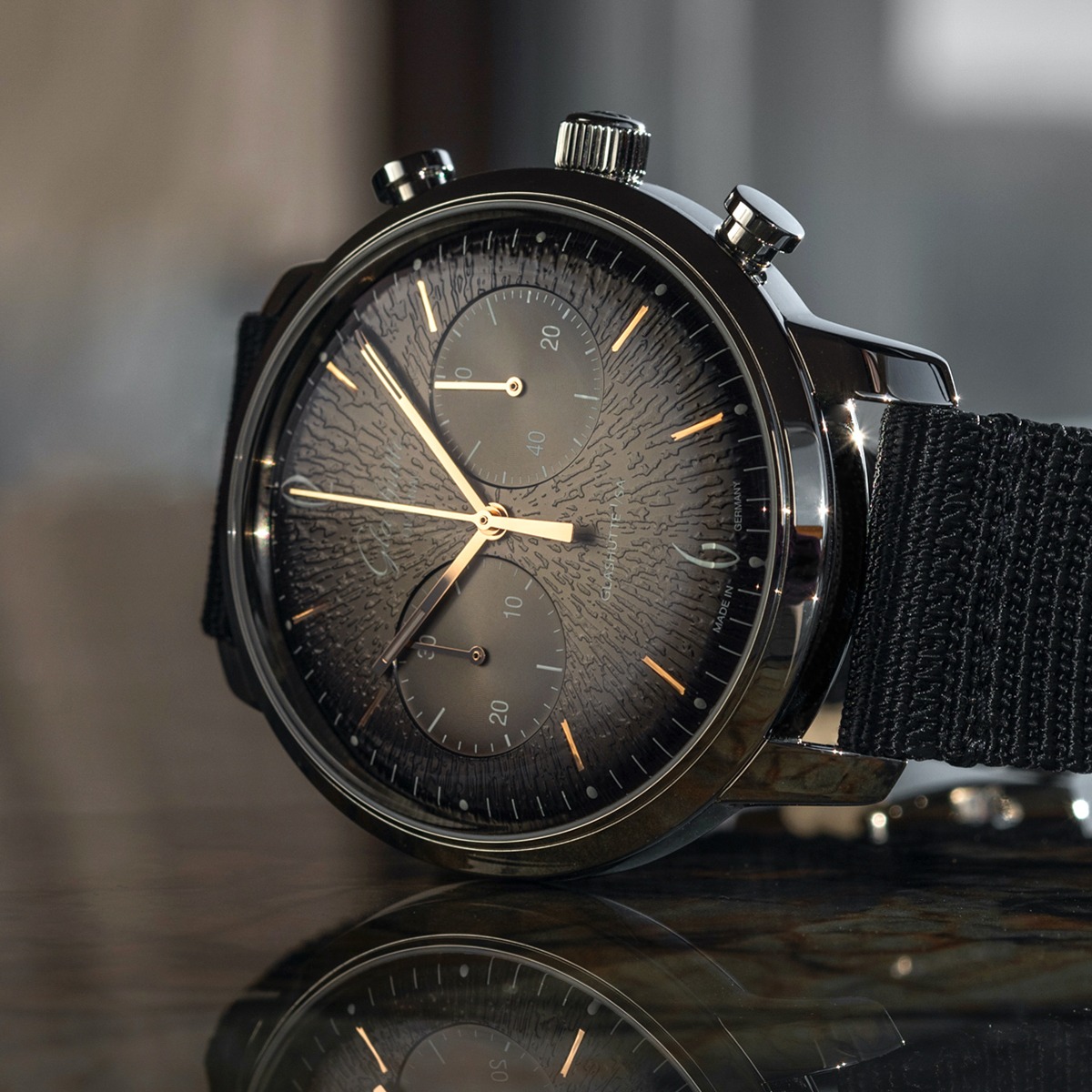 G_O_Manufactory's tweet photo. When it comes to retro style, our elegant Sixties Chronograph Annual Edition is in a class of its own. It is absolutely striking and as individual as the lifestyle of the wild sixties: a magnificent study in design and authenticity that ticks to the beat of your life. #PTBTO https://t.co/S10hhREe22